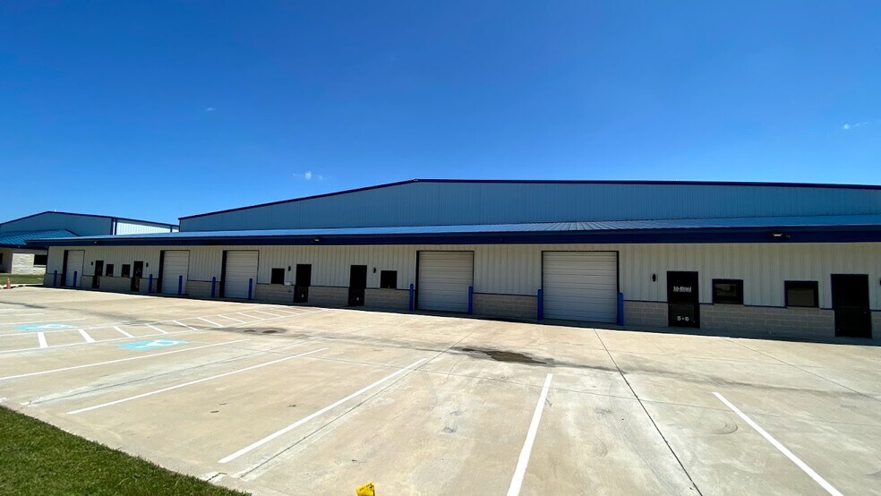 6744 N FM 157, Venus, TX à louer - Photo de l’immeuble – Image 2 sur 8