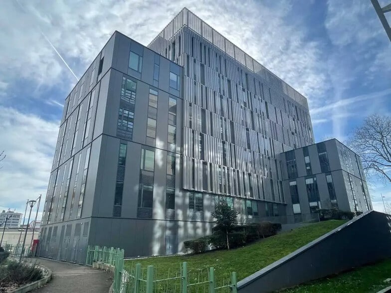 Bureau dans Rouen à louer - Photo de l’immeuble – Image 2 sur 12