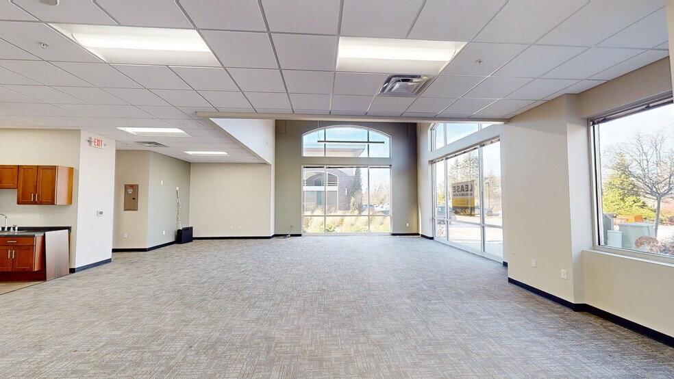 17110 W Greenfield Ave, Brookfield, WI à louer - Photo intérieure – Image 3 sur 4