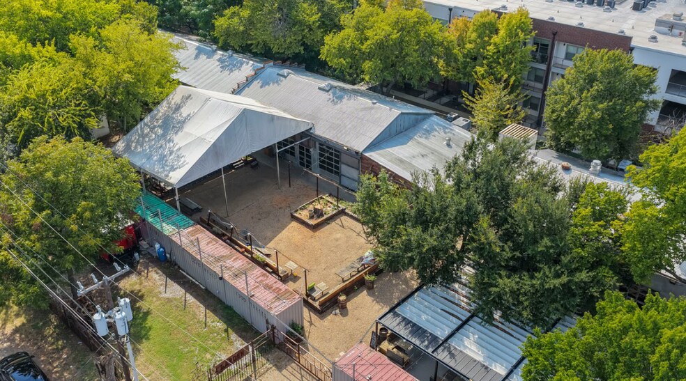 510 W Commerce St, Dallas, TX à vendre - Photo de l’immeuble – Image 2 sur 4