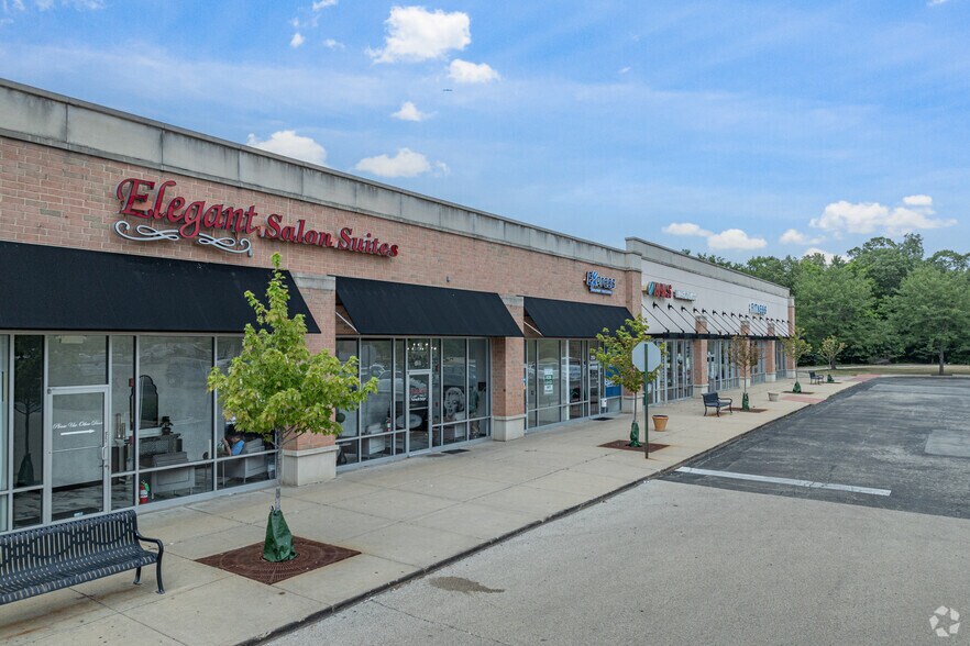 209-225 Brook Forest Ave, Shorewood, IL à louer - Photo de l’immeuble – Image 2 sur 5
