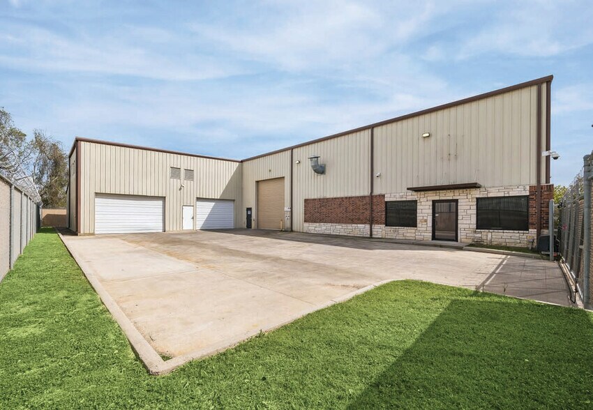 5045 FM 2920 - Flex Industrial Facility portefeuille de 2 biens à vendre sur LoopNet.fr - Photo de l’immeuble – Image 2 sur 23