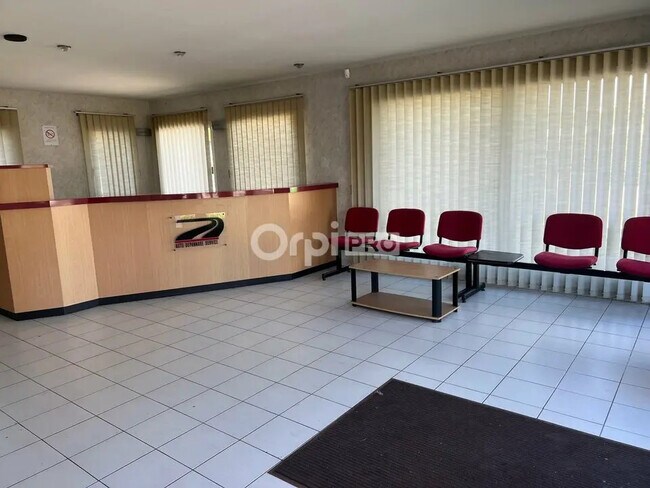 Plus de détails pour Local d'activités à louer