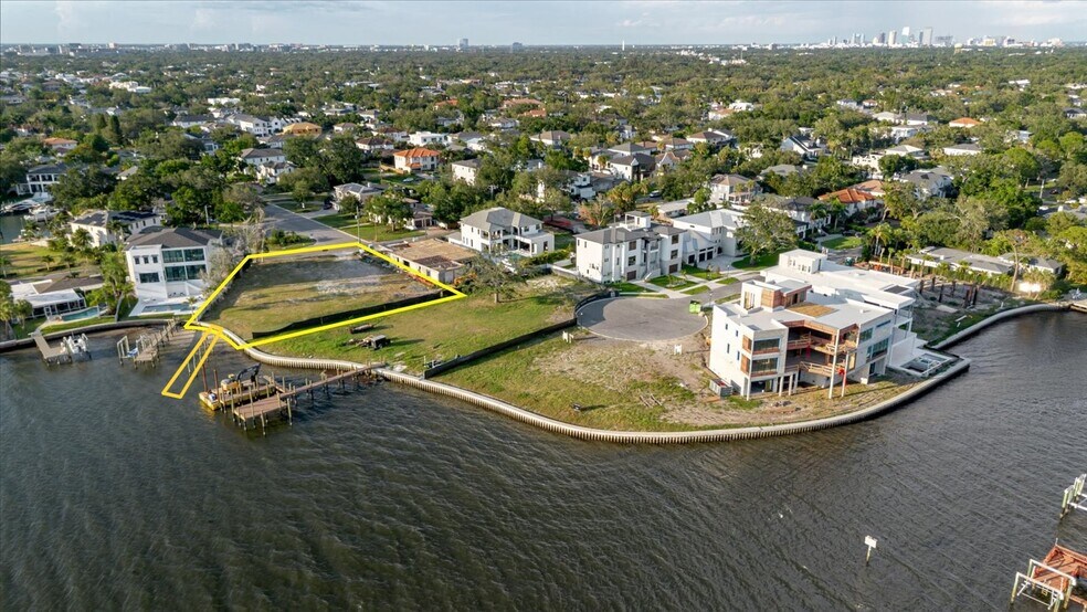 5102 W Longfellow Ave, Tampa, FL à vendre - Photo de l’immeuble – Image 3 sur 52
