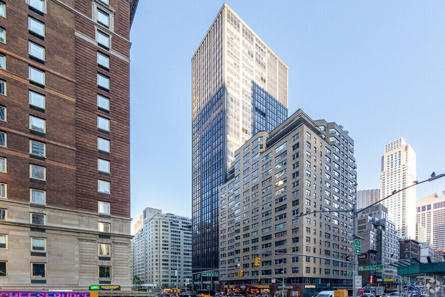 1370 Avenue of the Americas, New York, NY à louer - Photo de l’immeuble – Image 2 sur 5