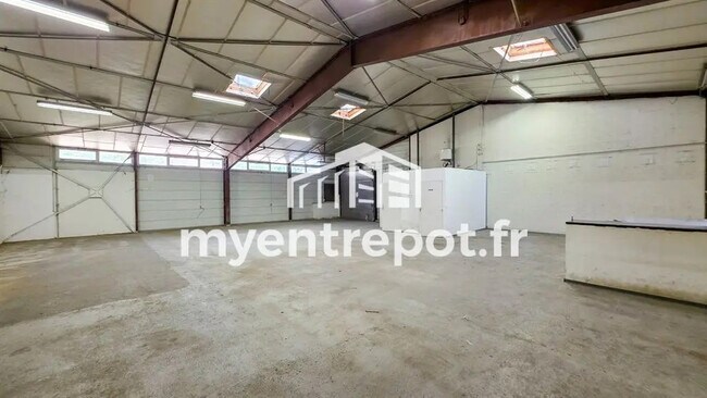 Plus de détails pour Local d'activités à louer