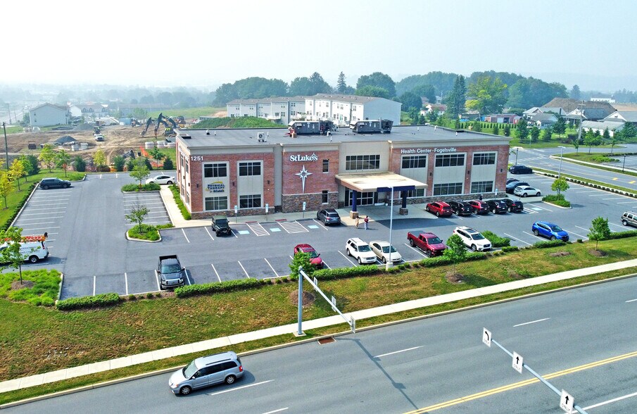 1251 Turnstone Dr, Fogelsville, PA à louer - Photo de l’immeuble – Image 1 sur 4