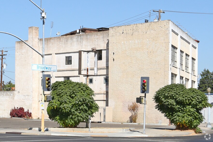 2049 N Broadway St, Fresno, CA à vendre - Photo de l’immeuble – Image 3 sur 3