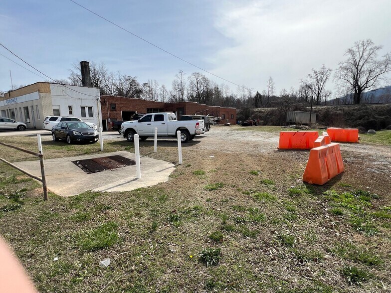 244 E Court St, Marion, NC à vendre - Photo de l’immeuble – Image 2 sur 12