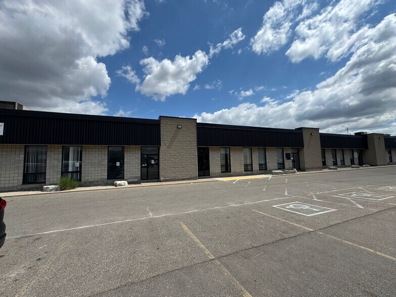 80 Hale Rd, Brampton, ON à louer - Photo de l’immeuble – Image 2 sur 4