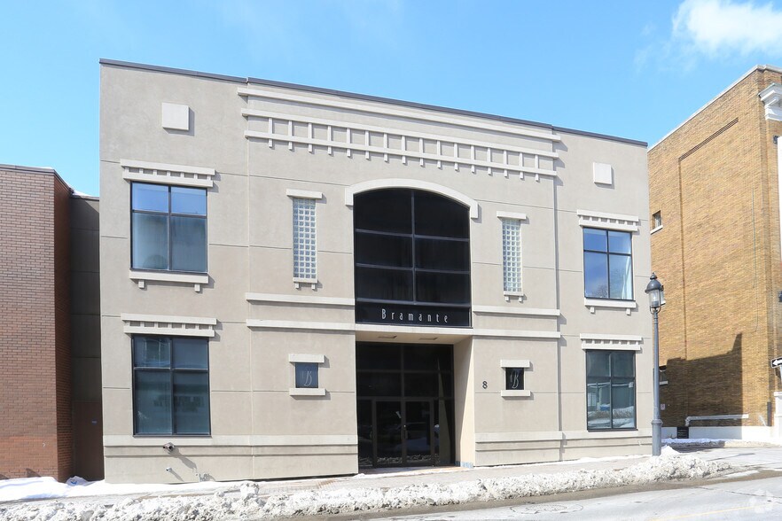 8 Queen St N, Kitchener, ON à louer - Photo de l’immeuble – Image 2 sur 2