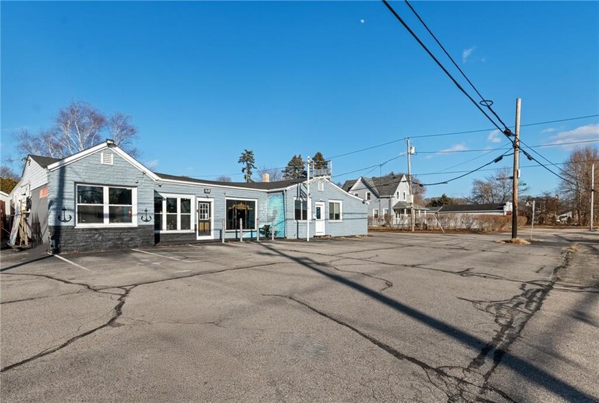 2291 W Shore Rd, Warwick, RI à vendre - Photo de l’immeuble – Image 3 sur 23