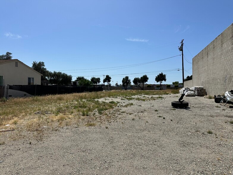 10440 Fremontia Ave, Fontana, CA à vendre - Photo de l’immeuble – Image 2 sur 3