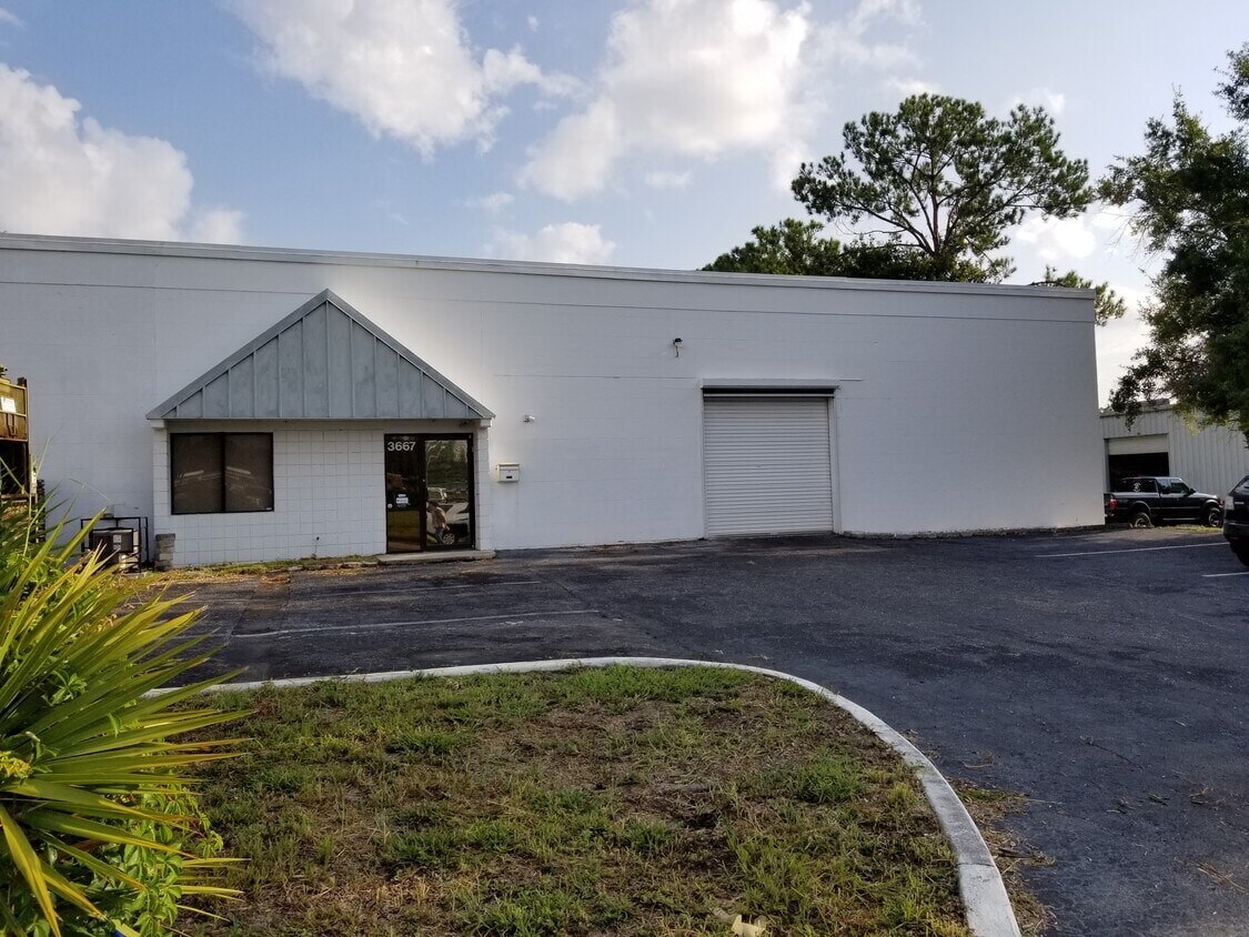3667-3691 46th Ave N, Saint Petersburg, FL à louer Photo de l’immeuble– Image 1 sur 19