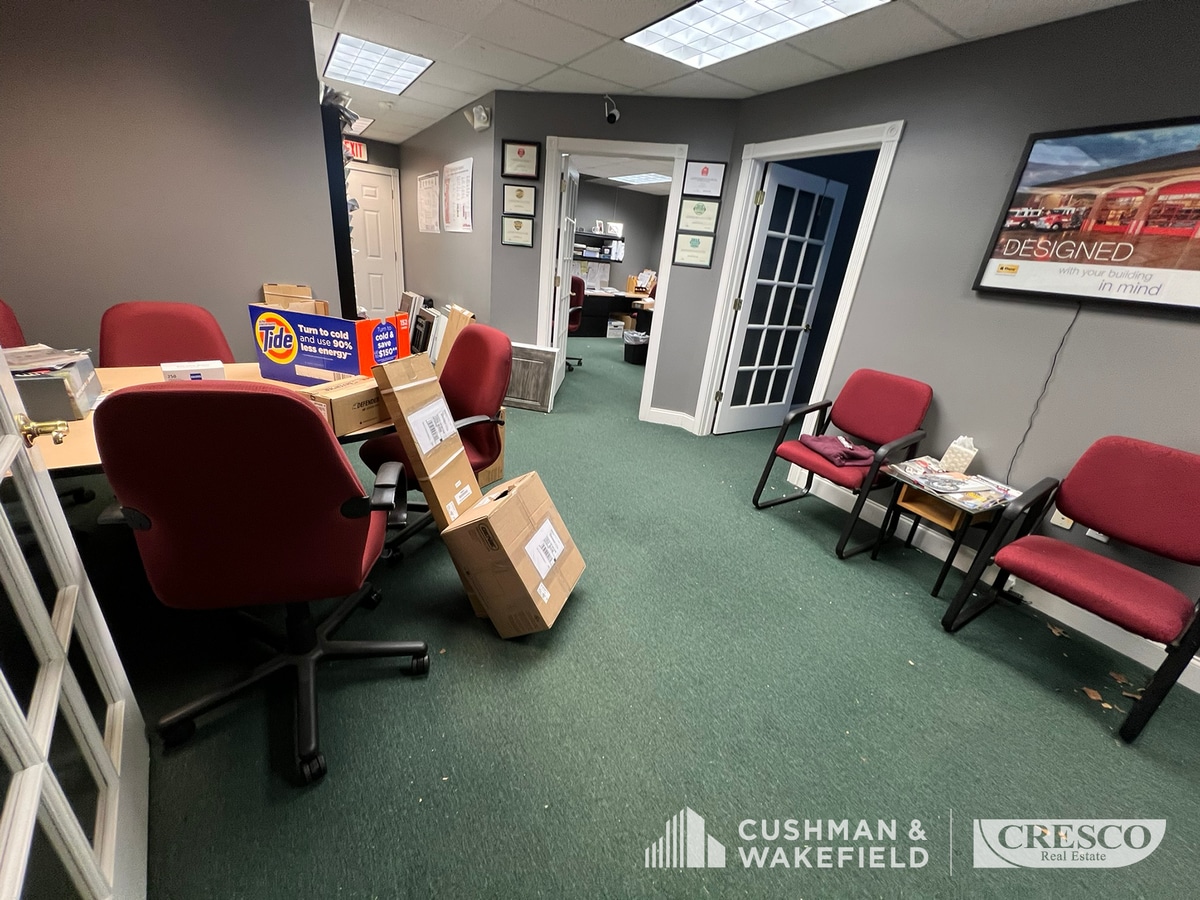 33420-33442 Liberty Pky, North Ridgeville, OH 44039 - Lot 33434 -  - Photo intérieure - Image 1 of 8