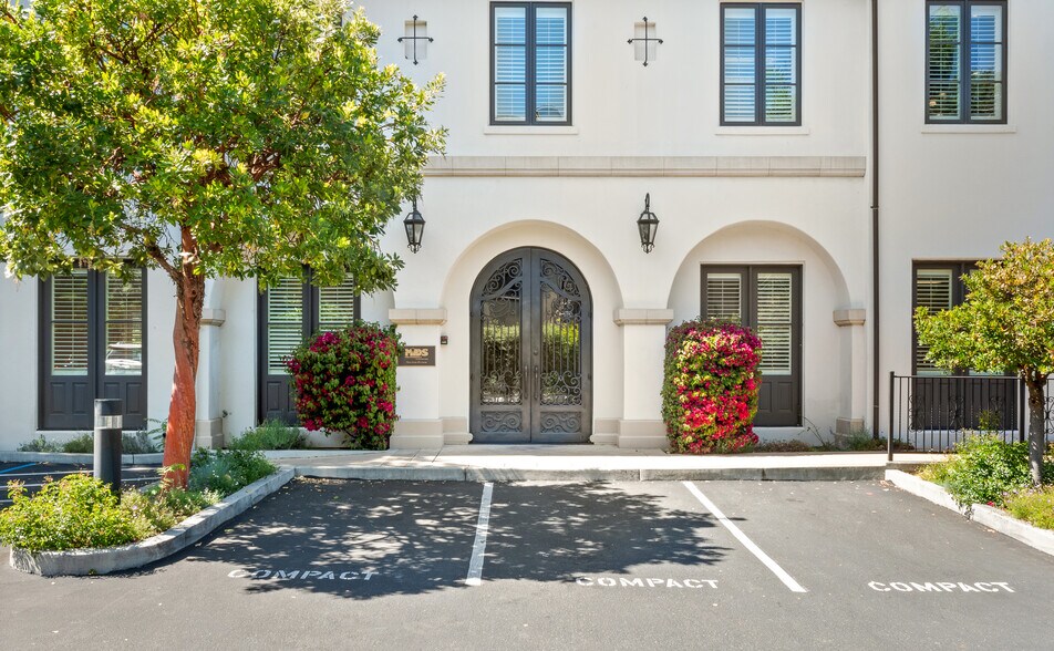 20 1st St, Los Altos, CA à louer - Photo de l’immeuble – Image 2 sur 7