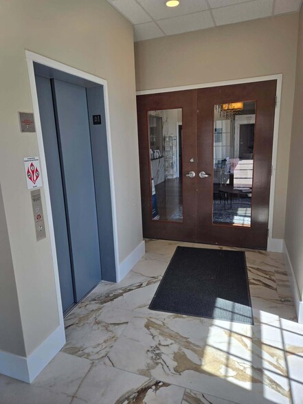 1085 E Johnstown Rd, Gahanna, OH à louer - Hall d’entrée – Image 3 sur 9