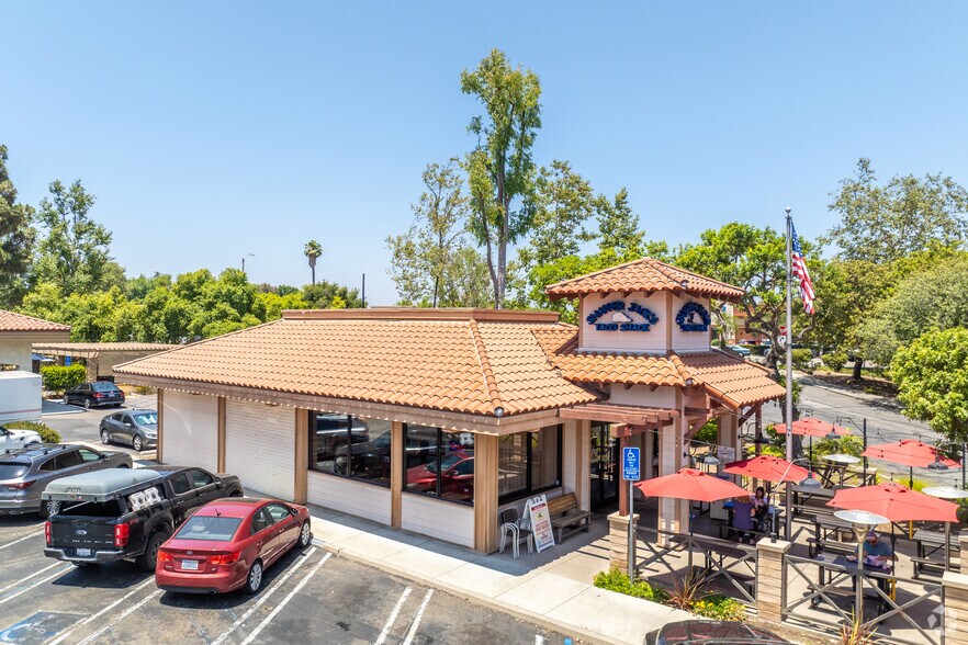 604 E Janss Rd, Thousand Oaks, CA à vendre - Photo principale – Image 1 sur 4