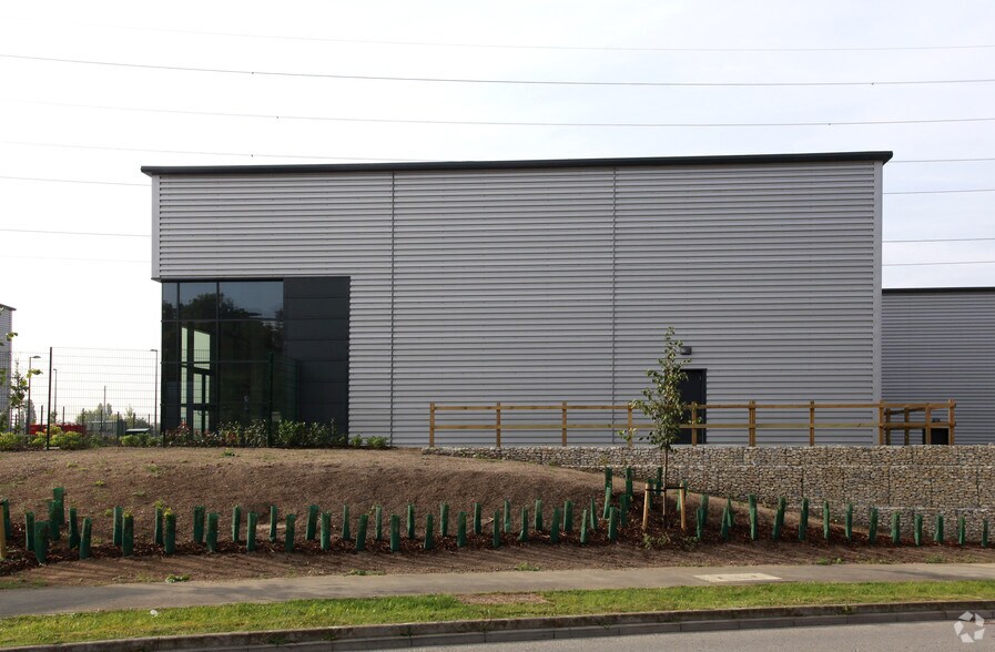 2 Tradeway Sutton Kimpton Rd, Sutton à louer - Photo de l’immeuble – Image 2 sur 6
