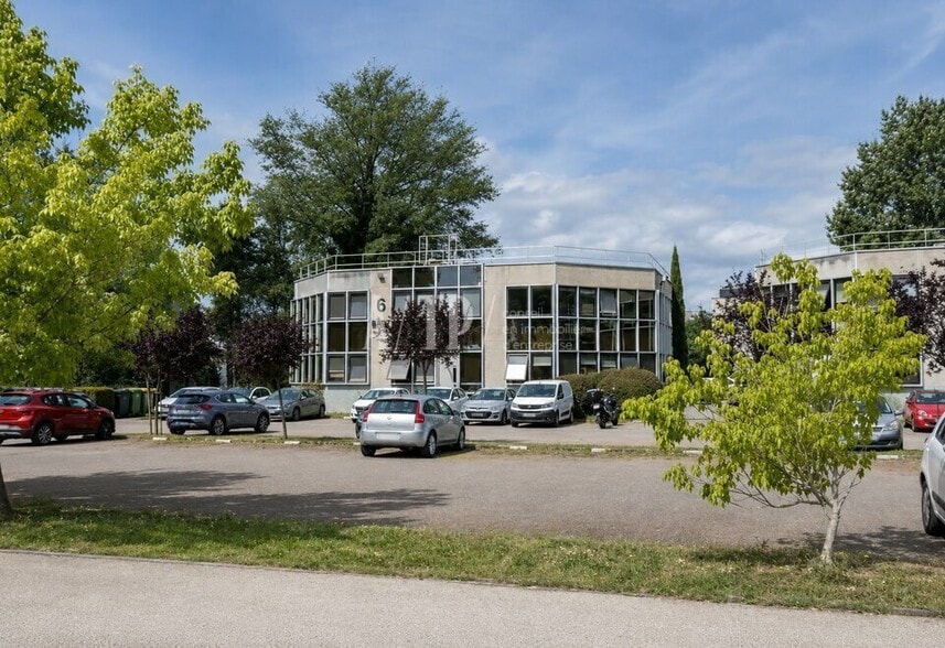 8 avenue de chavailles, Bruges à louer - Photo de l’immeuble – Image 3 sur 9