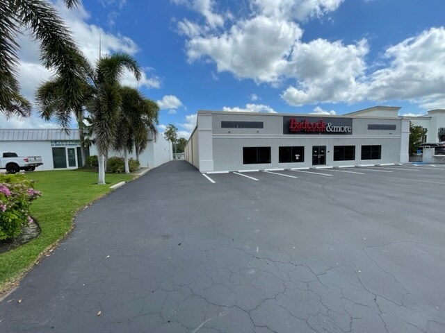 2665 Davis Blvd, Naples, FL à vendre - Photo de l’immeuble – Image 1 sur 13