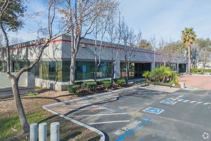 117 Fourier Ave, Fremont, CA à vendre - Photo principale – Image 1 sur 9