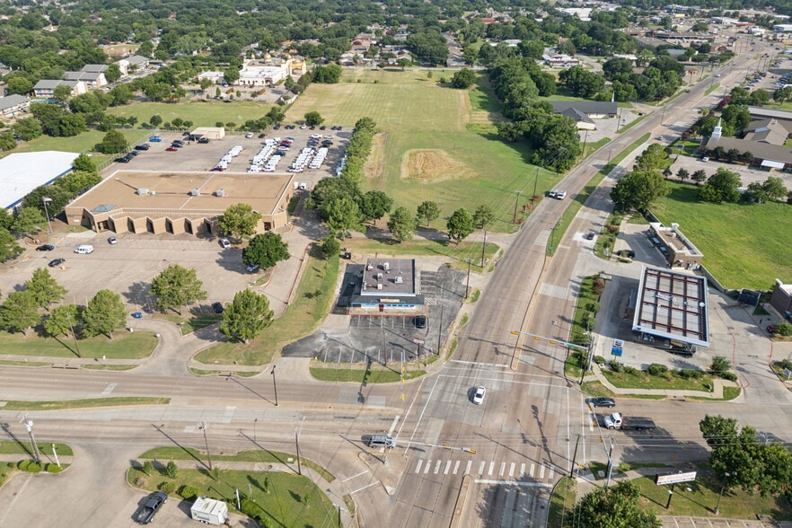 525 Oates Rd, Garland, TX à vendre - Photo de l’immeuble – Image 3 sur 17
