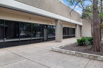 2111 Braker Ln, Austin, TX à louer Photo de l’immeuble– Image 2 sur 11