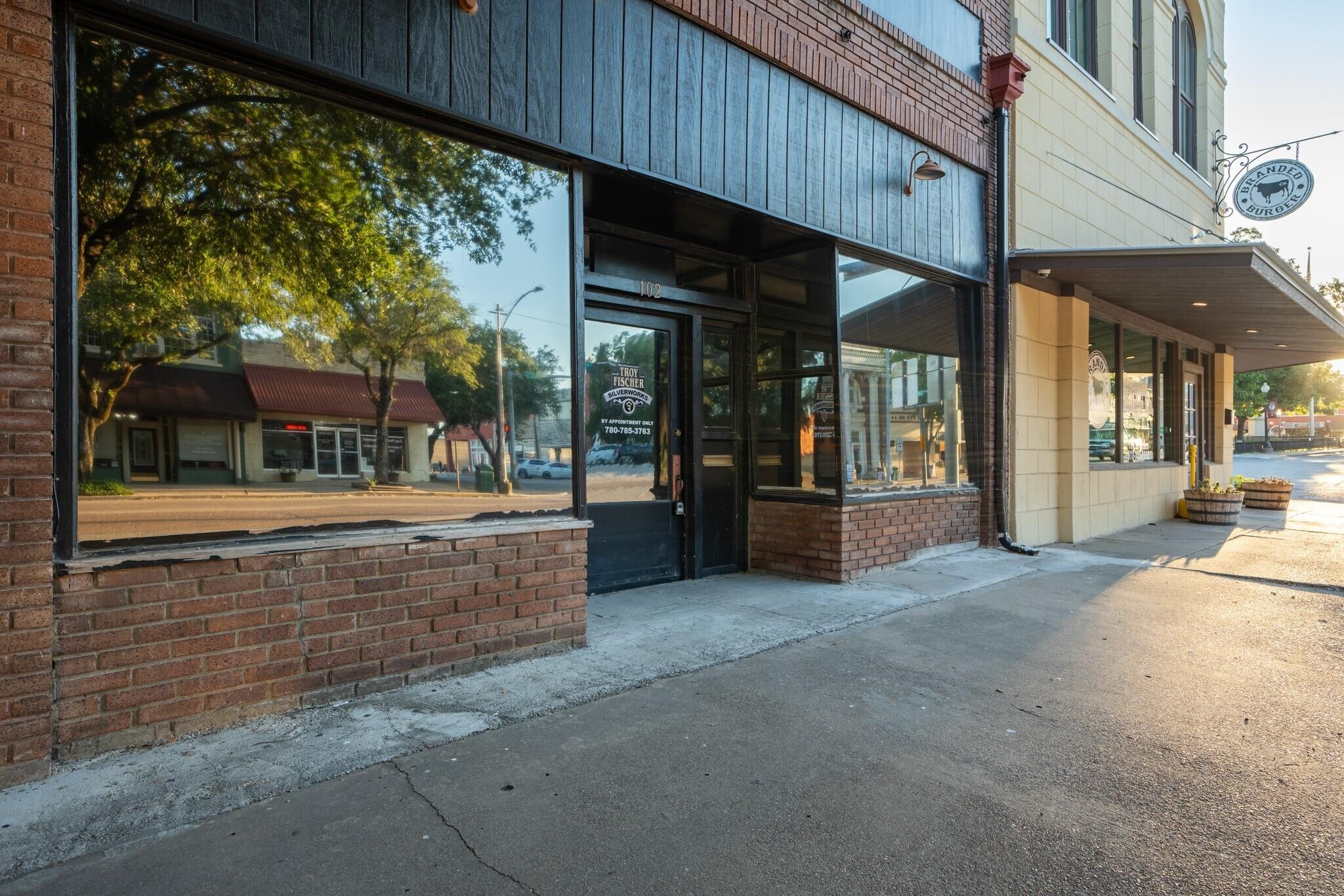 102 W Elm St, Hillsboro, TX à louer Photo principale– Image 1 sur 20