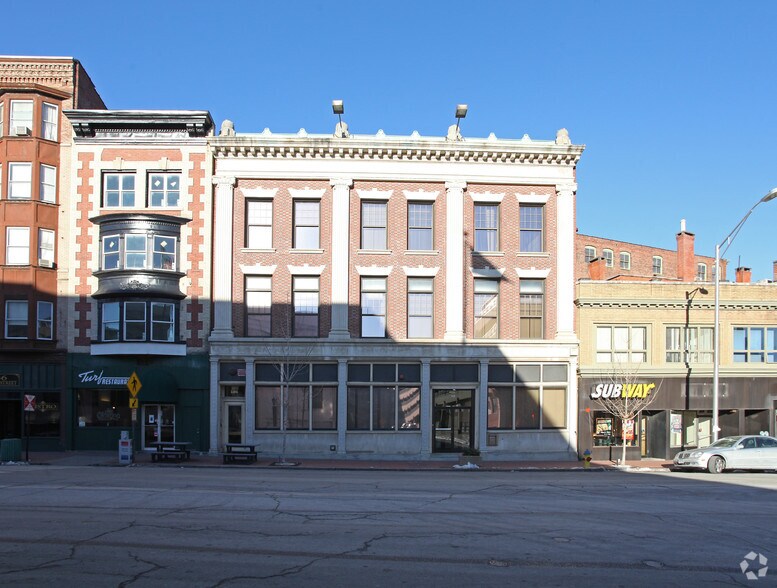 132 Grand St, Waterbury, CT à louer - Photo de l’immeuble – Image 2 sur 12