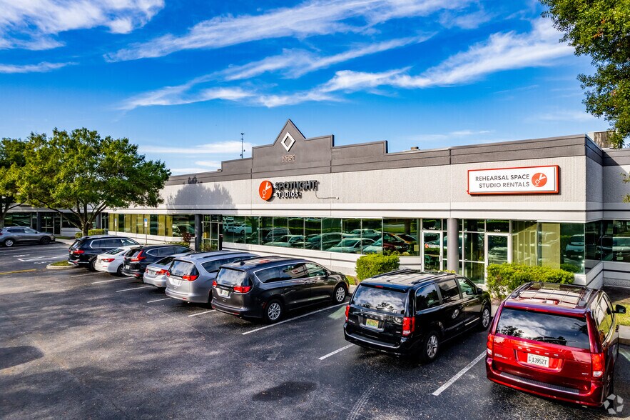 7751 Kingspointe Pky, Orlando, FL à louer - Photo principale – Image 1 sur 8
