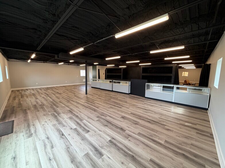 137 W Broadway, Gallatin, TN à louer - Photo de l’immeuble – Image 3 sur 5