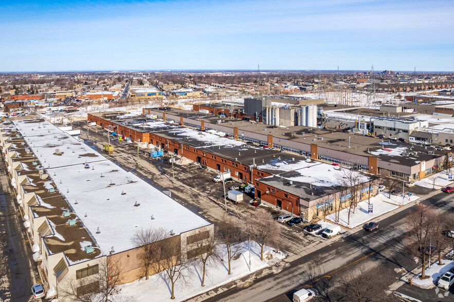 4587-4625 Boul des Grandes-Prairies, Montréal, QC à louer - Aérien – Image 2 sur 4