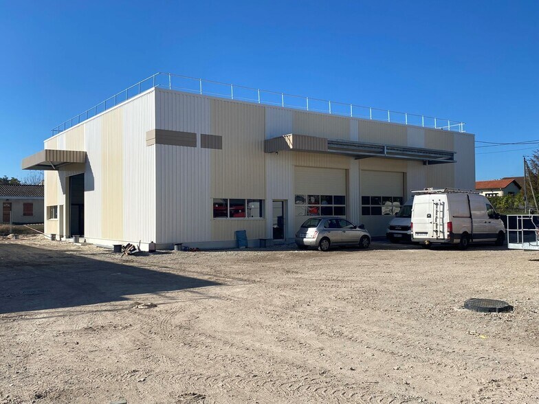 Local d’activités dans Blanquefort à louer - Photo de l’immeuble – Image 3 sur 6