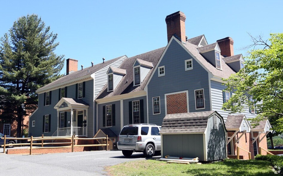 2305 Commonwealth Dr, Charlottesville, VA à louer - Photo de l’immeuble – Image 3 sur 5