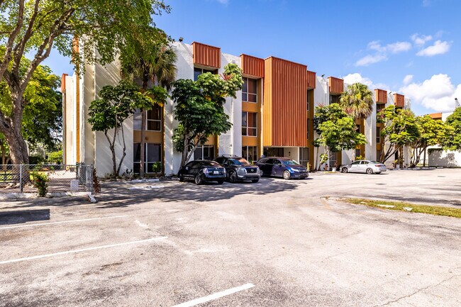 Plus de détails pour 540 NW 165th St, Miami, FL - Bureau, Bureau/Médical à louer