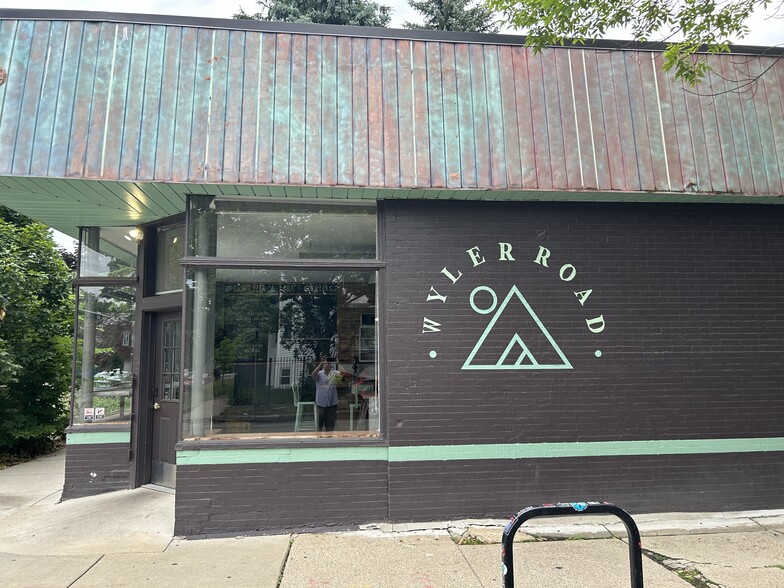 3581 W Belden Ave, Chicago, IL à louer - Photo de l’immeuble – Image 3 sur 18