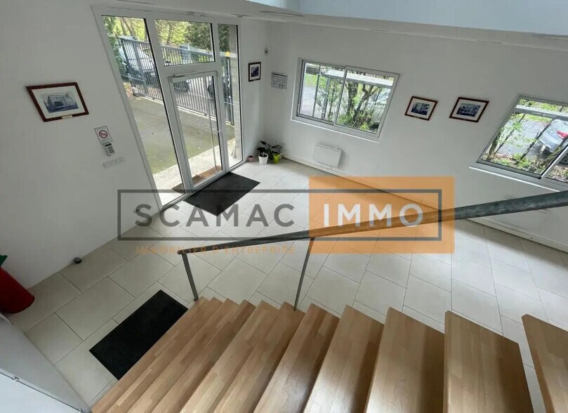 Industriel/Logistique dans Croissy-Beaubourg à vendre - Photo de l’immeuble – Image 3 sur 12