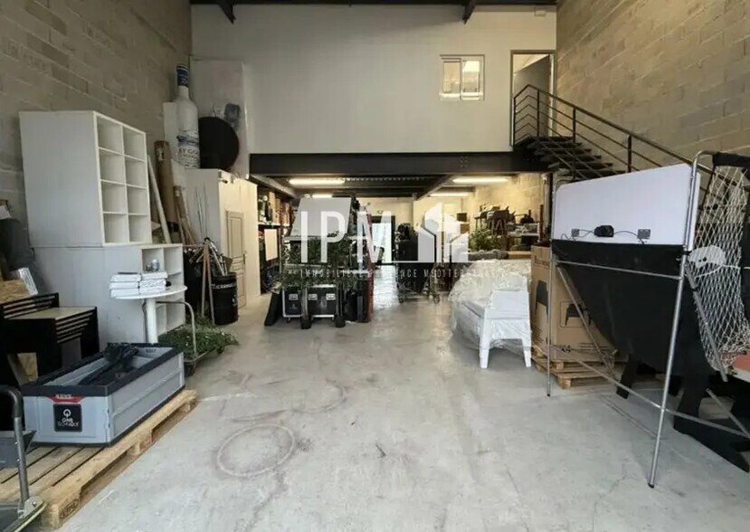 Local d’activités dans Aubagne à louer - Photo de l’immeuble – Image 1 sur 5