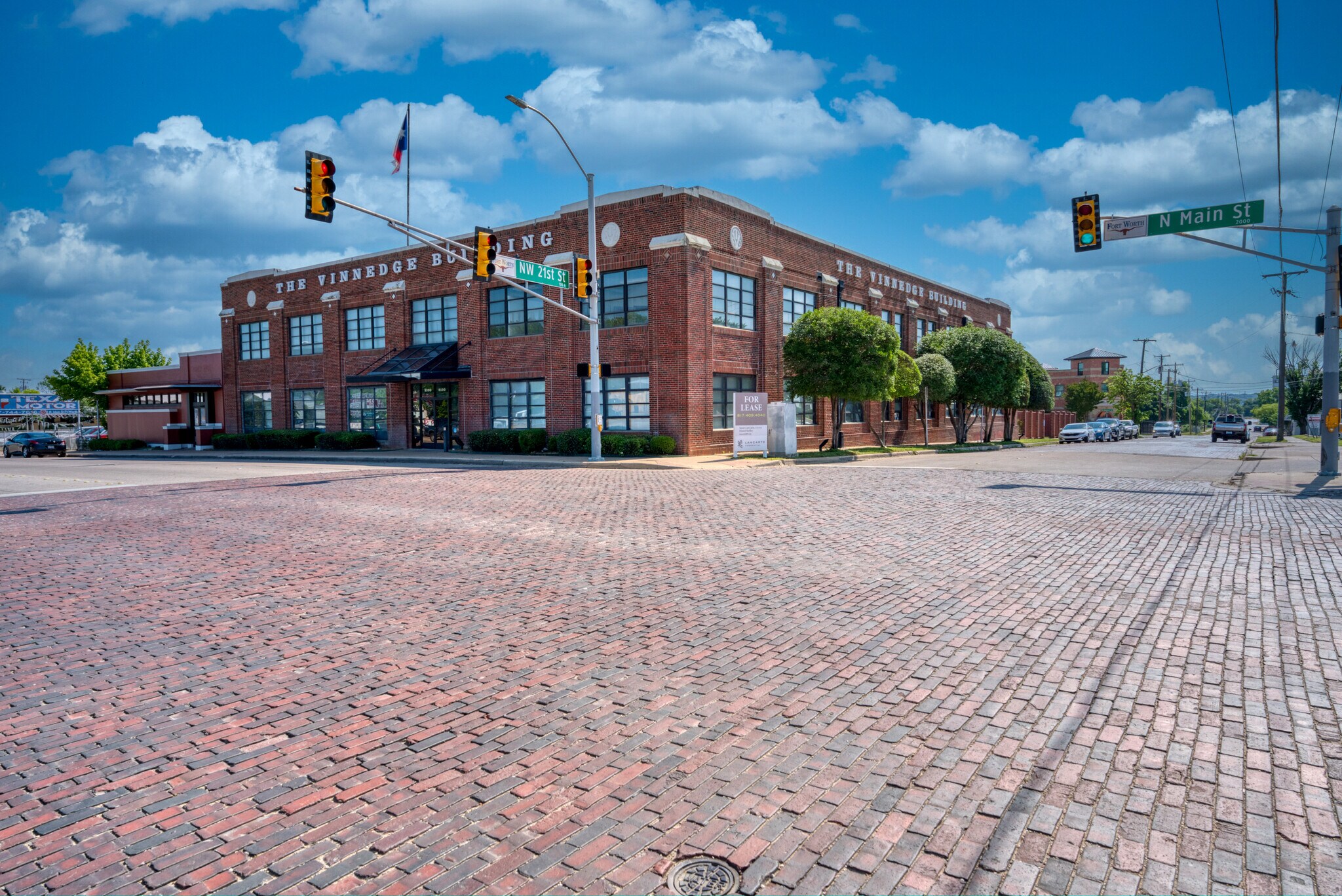 2100 N Main St, Fort Worth, TX à louer Photo principale– Image 1 sur 24