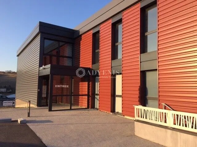 Bureau dans NOTRE-DAME-DE-SANILHAC à louer - Photo de l’immeuble – Image 1 sur 9