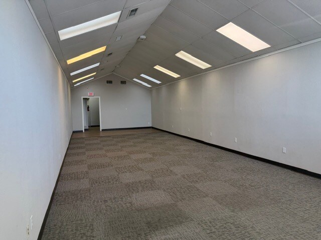 525-1100 N Elm St, Denton, TX à louer - Photo de l’immeuble – Image 3 sur 6