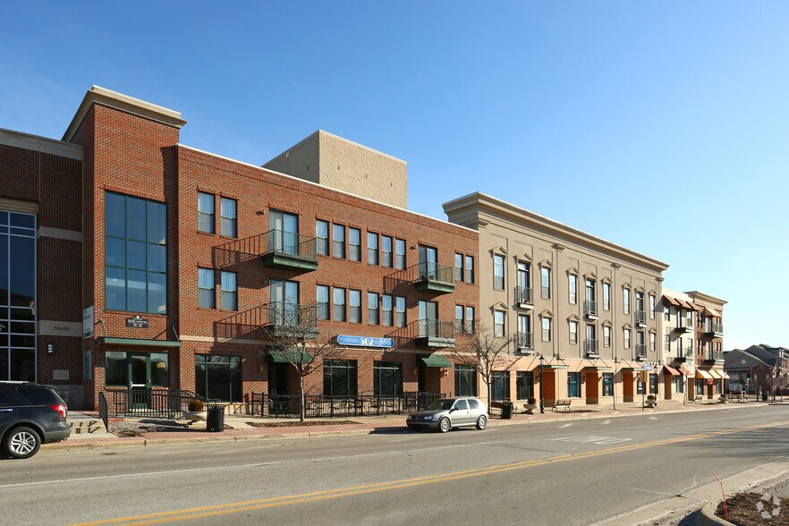 49730 Uptown Ave, Canton, MI à louer - Photo de l’immeuble – Image 2 sur 5