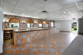 8016 Arlington Expy, Jacksonville, FL à louer Photo intérieure– Image 1 sur 3