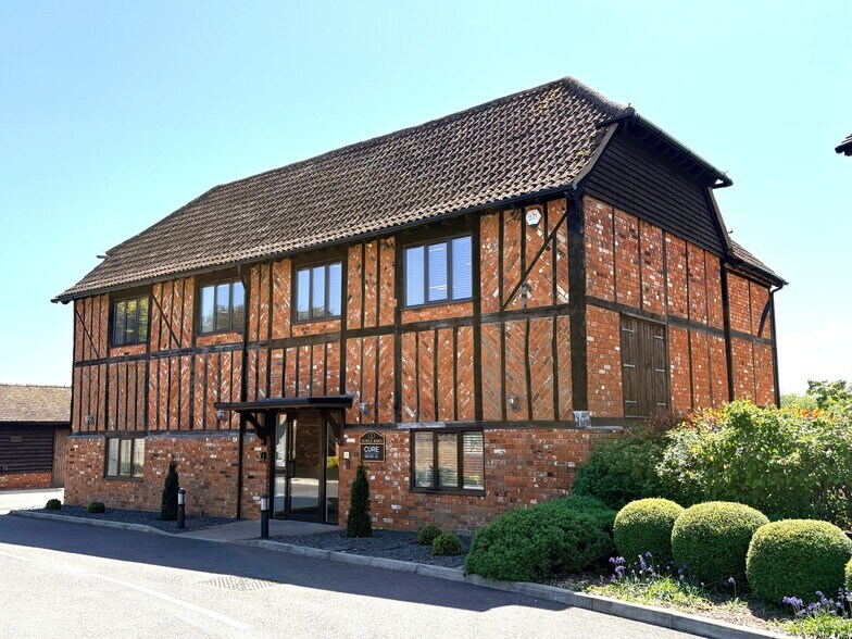 Warren House Rd, Wokingham à louer - Photo de l’immeuble – Image 1 sur 1