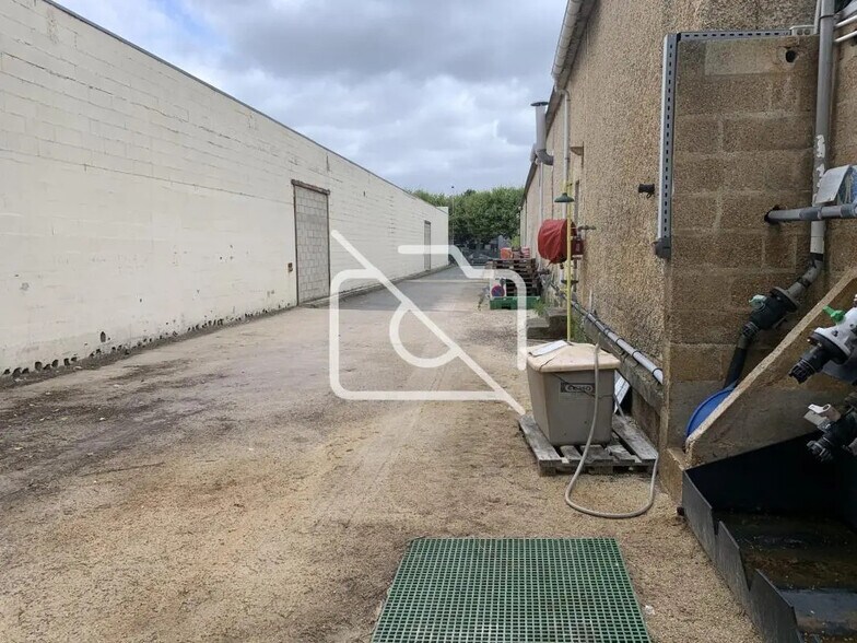 Local d'activités dans Vitry-sur-Seine à vendre - Photo de l’immeuble – Image 2 sur 4