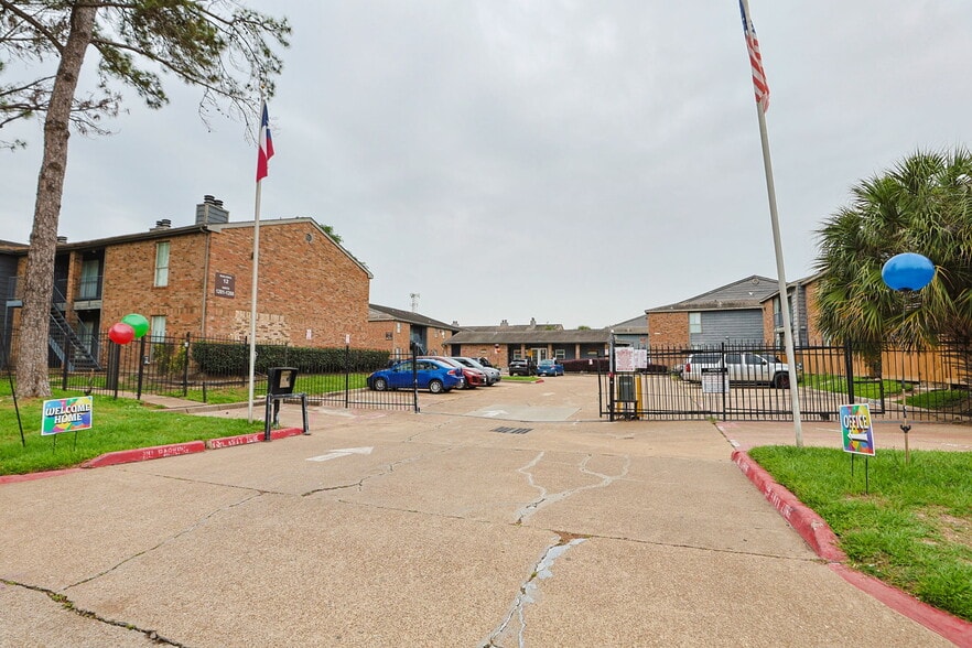 5455 Timber Creek Place Dr, Houston, TX à vendre - Photo de l’immeuble – Image 3 sur 26