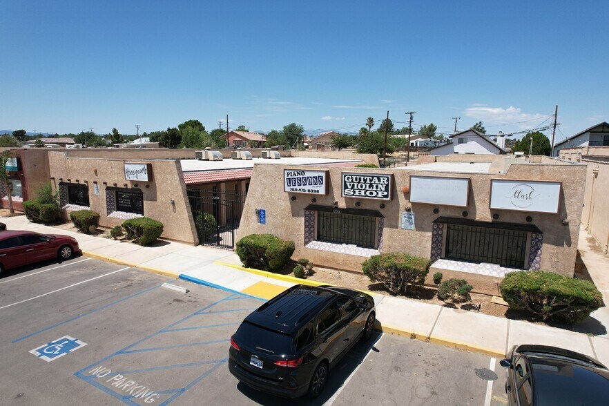 12064 Jacaranda Ave, Hesperia, CA à louer - Photo de l’immeuble – Image 3 sur 17