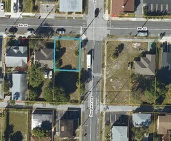 900 8th Street - Terrain