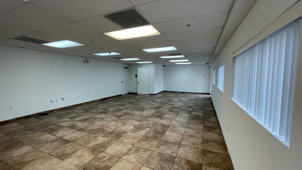 10800 NW 21st St, Miami, FL à louer - Photo de l’immeuble – Image 2 sur 15